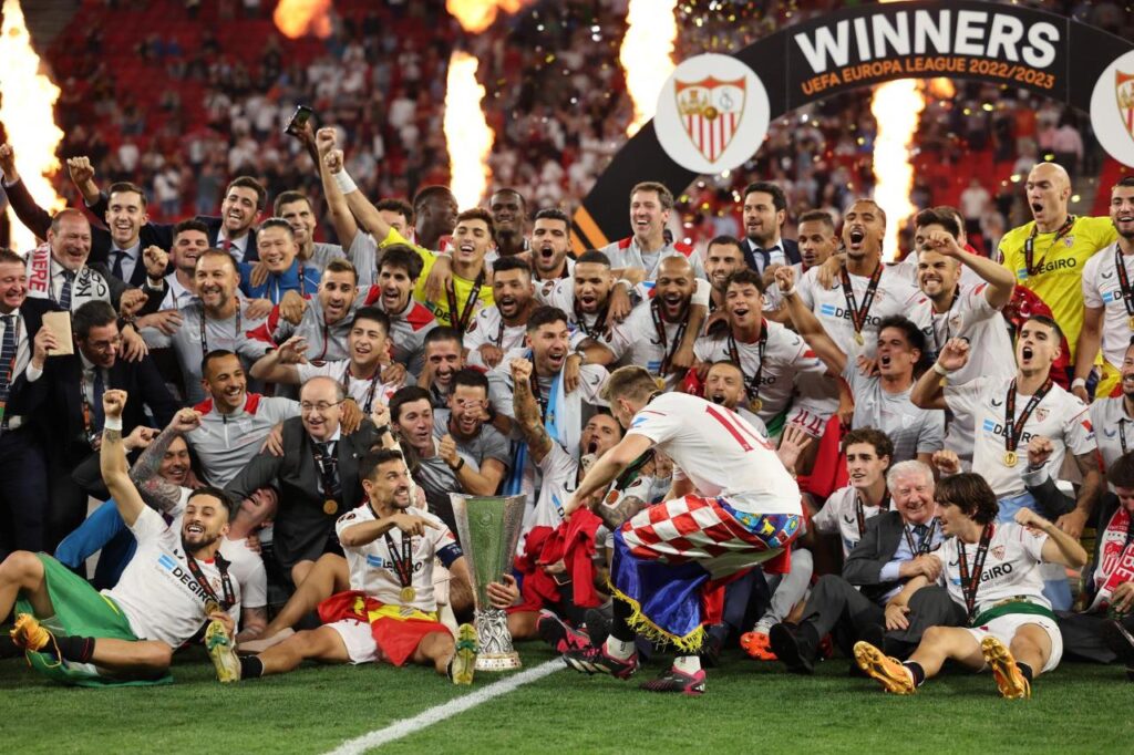 Sevillistas sueñan con la copa en Villamarín: ¡Vamos por el título!