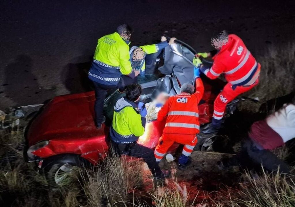 ¡Sobrevive a la caída! Sueño de caída en barranco con coche