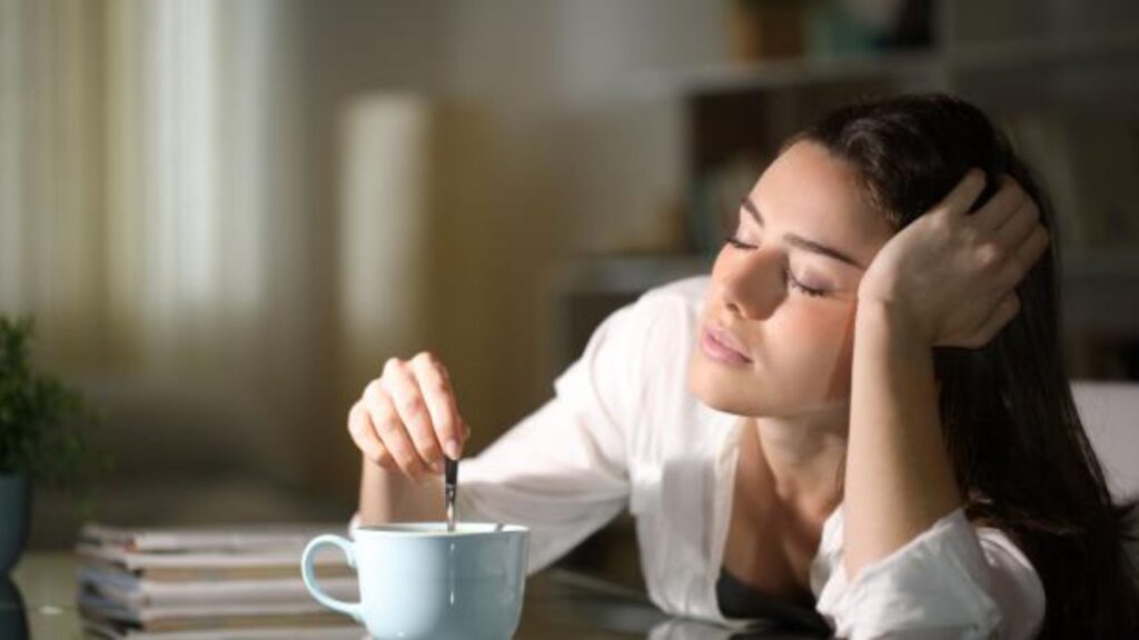 ¿Sueles dormir después de tomar café? Descubre por qué es normal