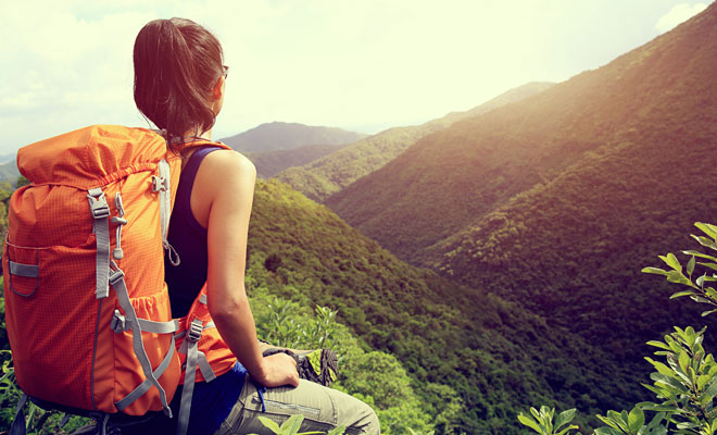 Suelta la carga de tus sueños: interpretación de soñar con una mochila