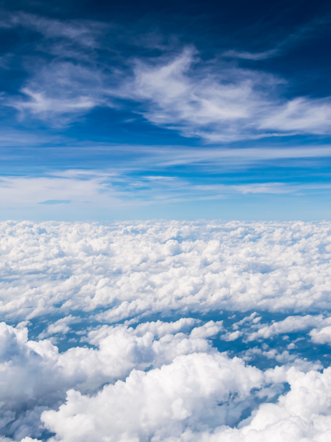 Sueña con el cielo azul y las nubes blancas: una experiencia celestial