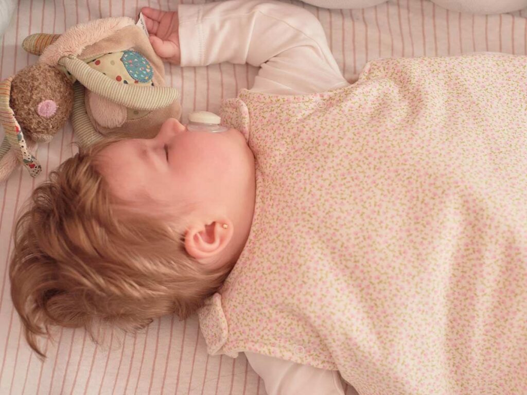 Sueño del bebé: ¿Cómo afecta el ruido durante el día?