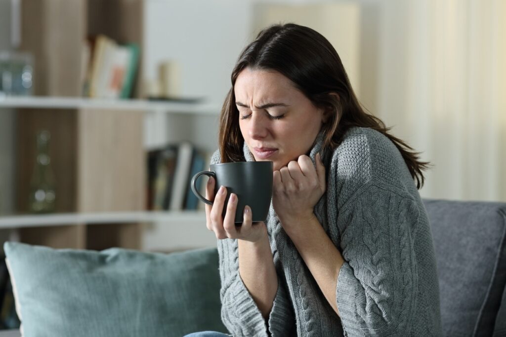 ¿Sueño y frío después de comer? Descubre las razones médicas