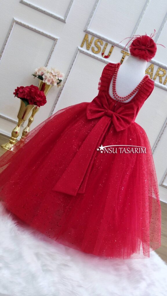 Sueños de niñas: vestido rojo y blanco para brillar