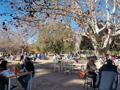 Sueños del Sur: Parrilla y Casa de té en la naturaleza