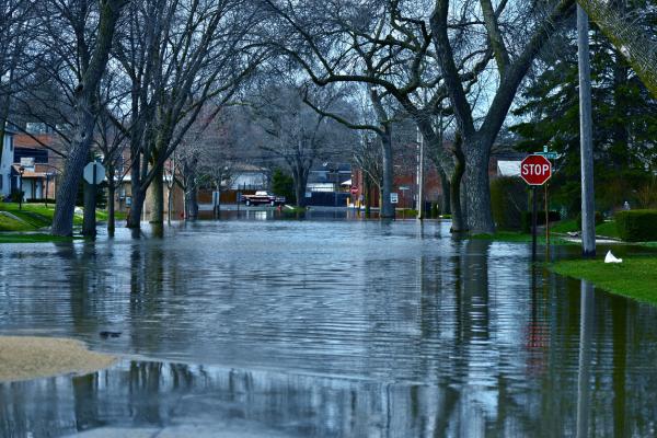 Sueños inquietantes: calles inundadas de agua sucia