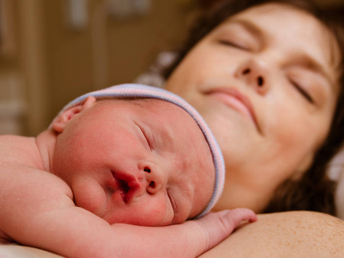 Sueños reveladores: ¿Qué significa soñar con un parto en el agua?
