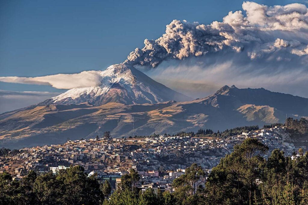 Vidas centenarias en la sombra de un volcán